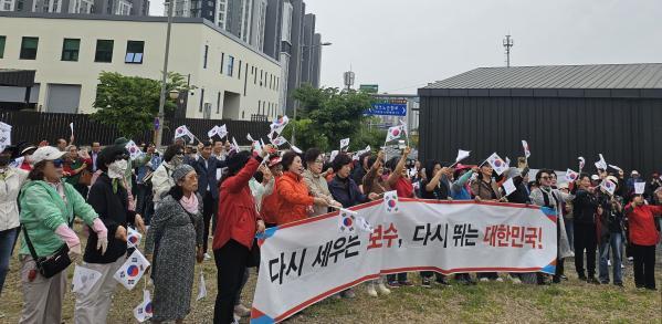 1994182814_4ErVlfUv_75ed7ec6d8de4642368a