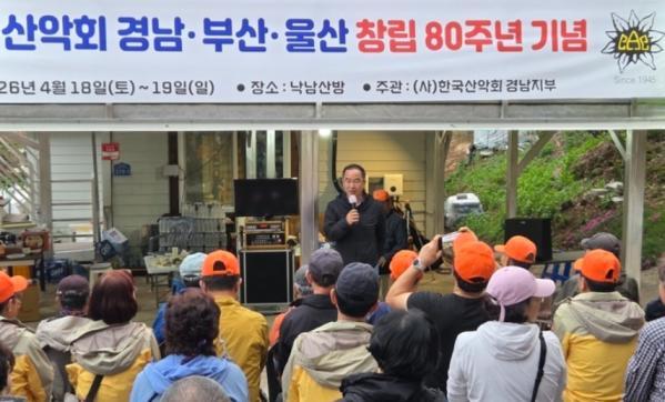 2106044223_1DJ8phrY_153d719c755a8888d4fc